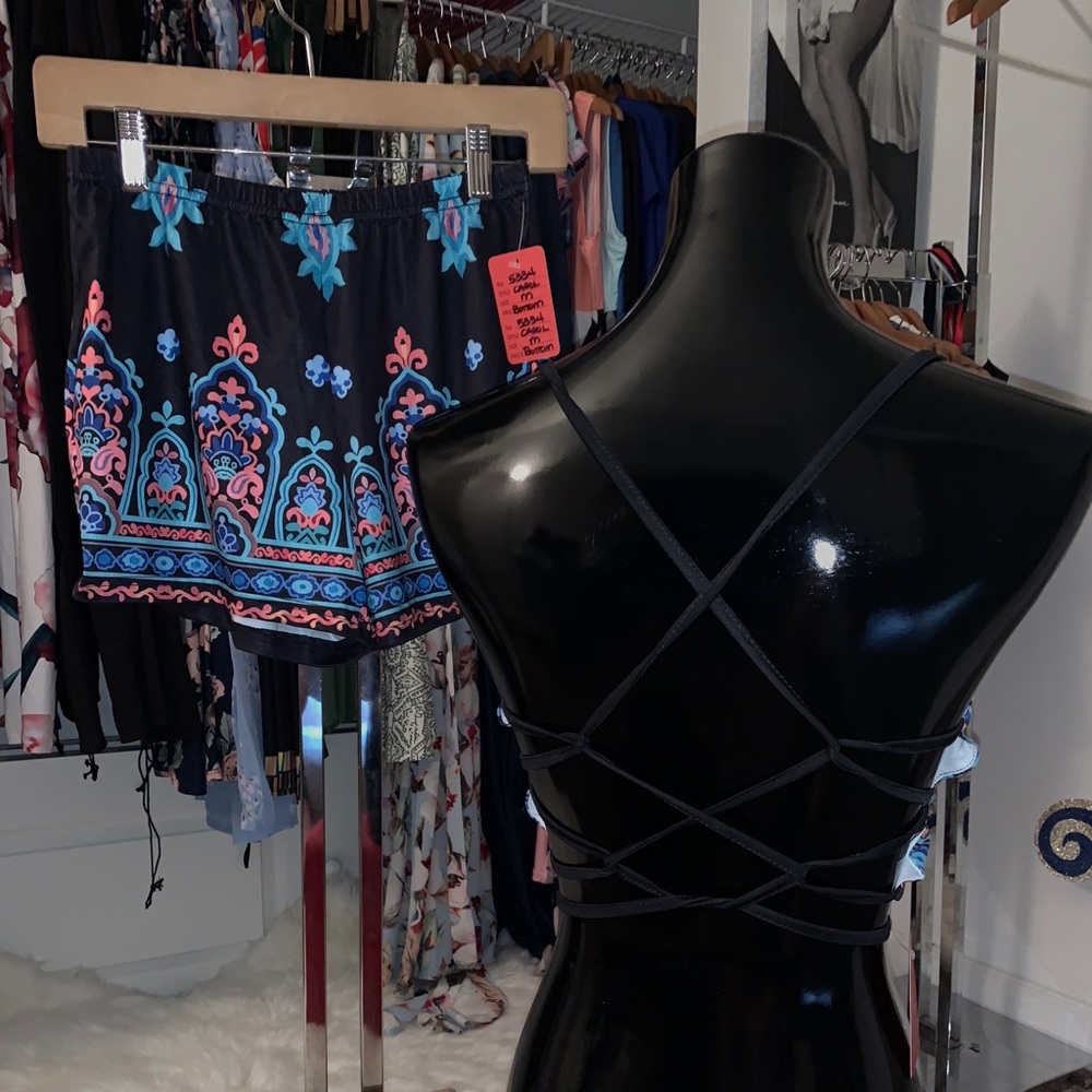 Short Set - Picture 2 of 4